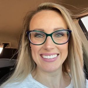 Meet your Posher, Briana